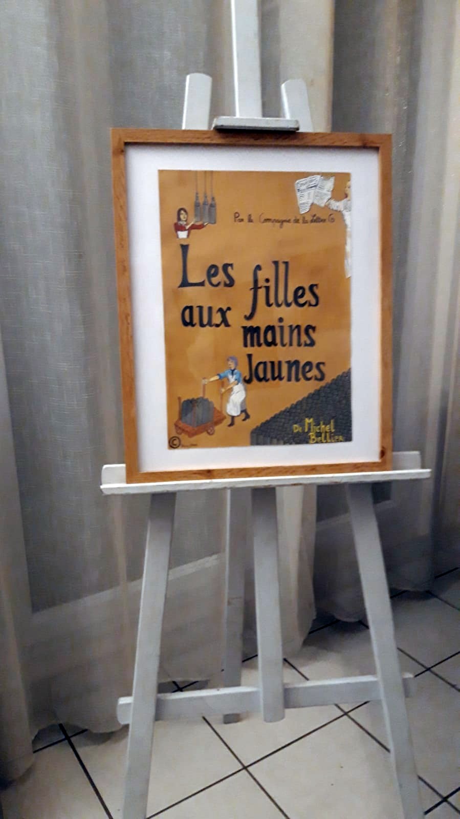 2025 11 09 PRESENTOIR MAINS JAUNES